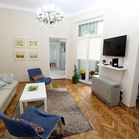 Center Mika Διαμέρισμα *